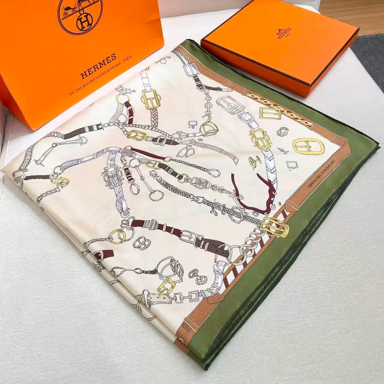 Hermès Les Vieux Lézard ক্রিম অলিভ গ্রিন রেশম স্কার্ফ 6