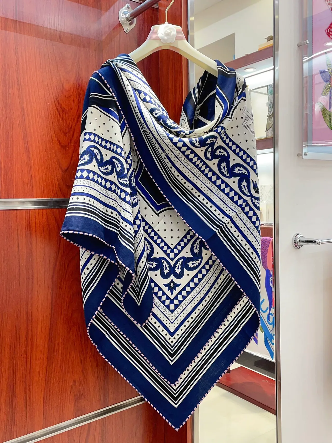 Hermès Azul Marinho Rosa Motivo Gráfico Impresso Borda Torcida Cachecol de Seda 6