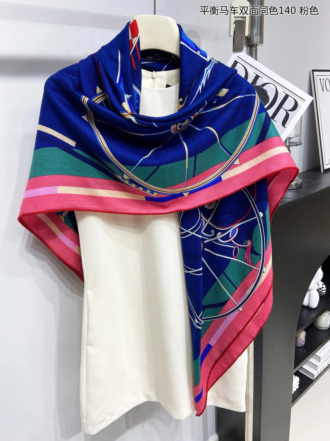 Hermès Navy Pink 方形马术灵感印花丝巾 9