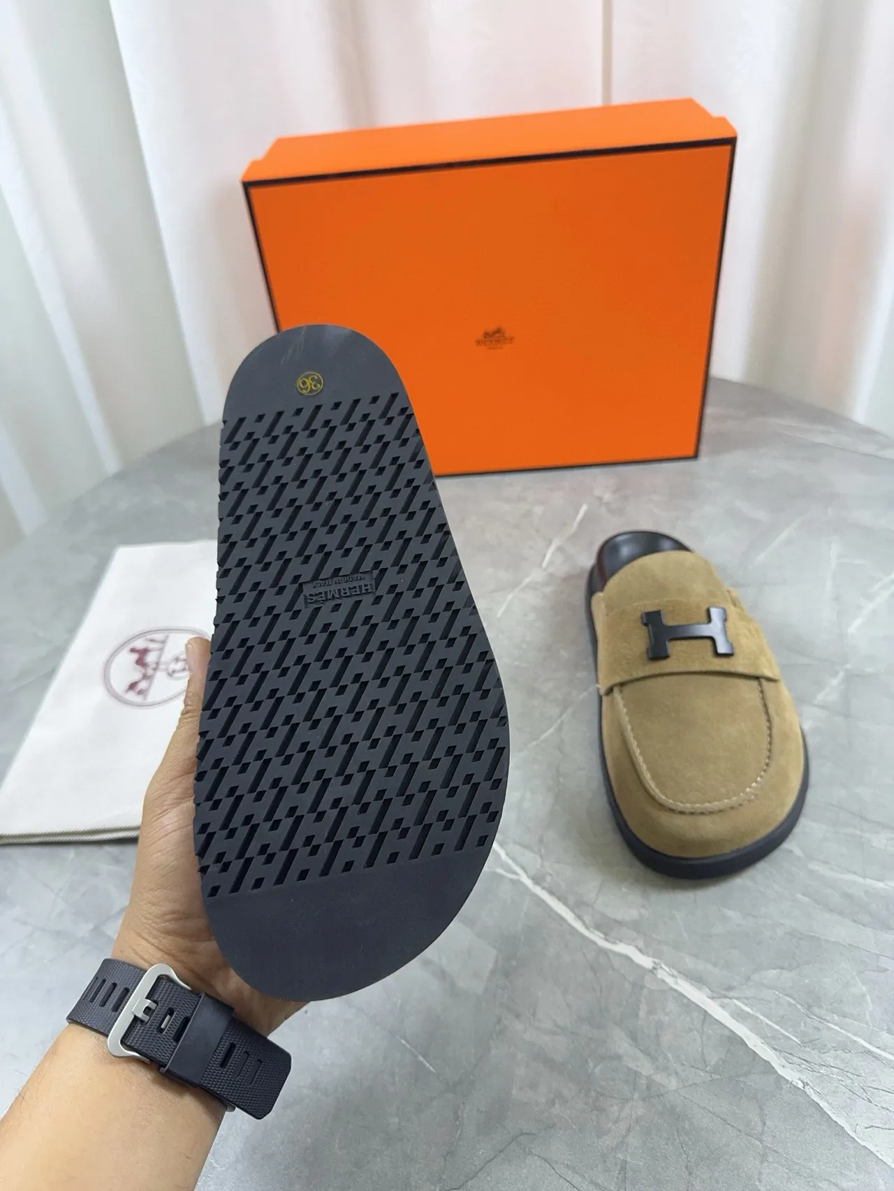 Hermès Oran ভূরা কালো সুয়েড উপর H-Buckle Strap লুফার 8
