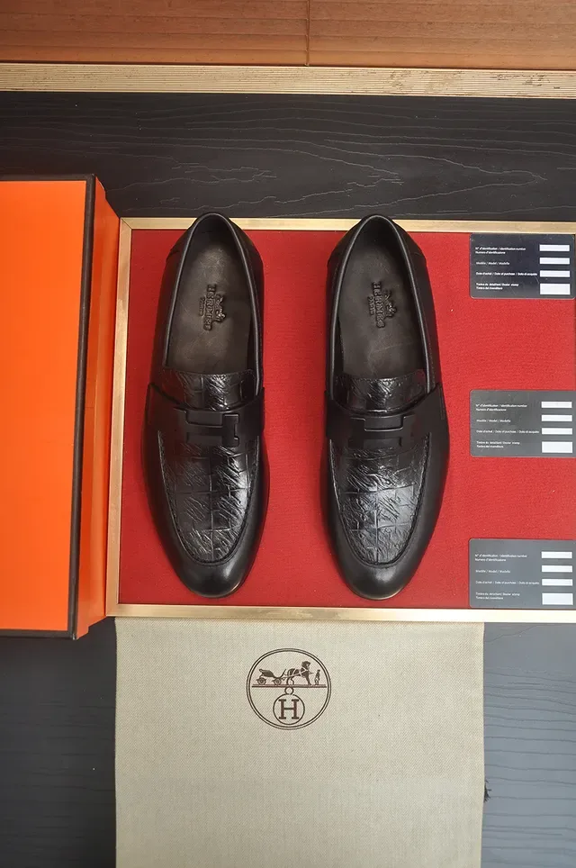 Hermès Oran Black Croc-Embossed Leather Loafers 5