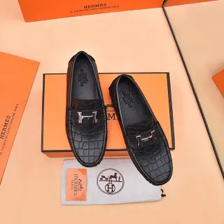 Hermès Oran 黑色鳄鱼压纹皮革 H 扣 乐福鞋