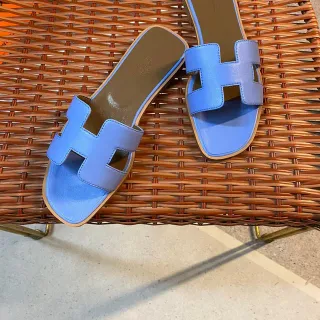 Hermès Oran sapatos planos de couro azul claro