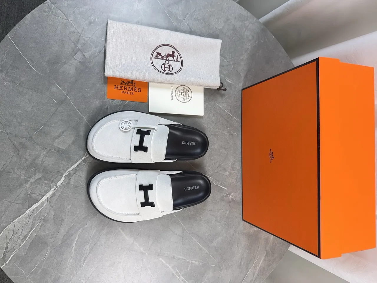 Hermès Oran Loafer Ante blanco Correa H-Logo Mocasín deslizable 2