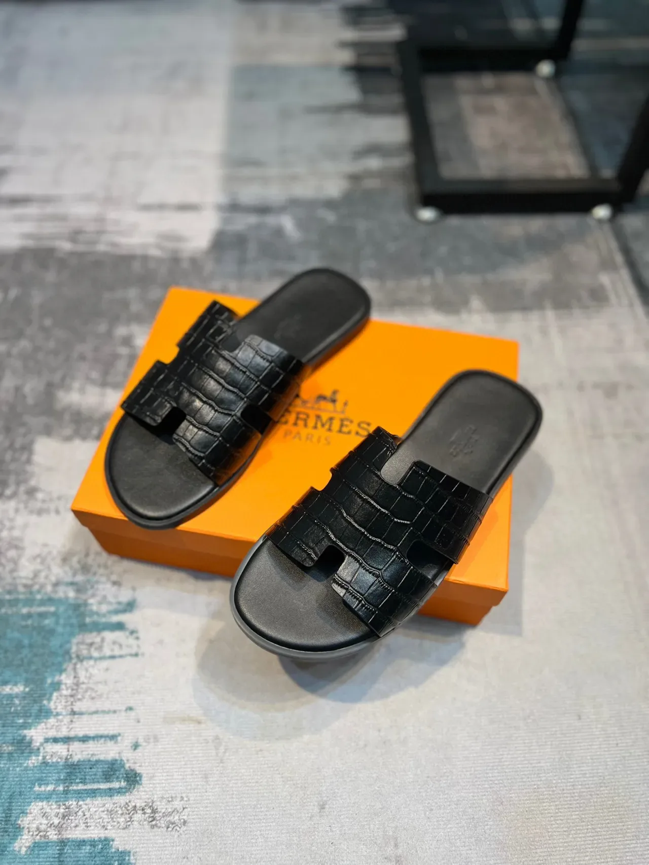 Sandales Hermès Oran Slide Cuir Noir Croc-Embosse 5