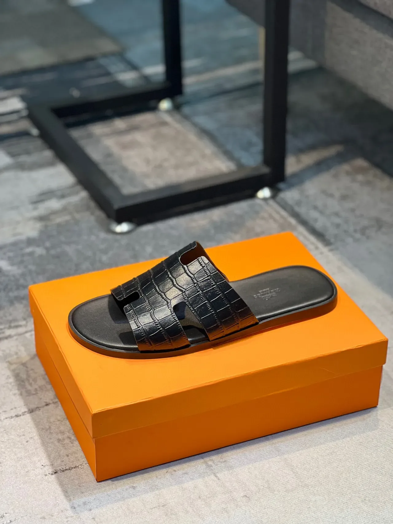Sandales Hermès Oran Slide Cuir Noir Croc-Embosse 7