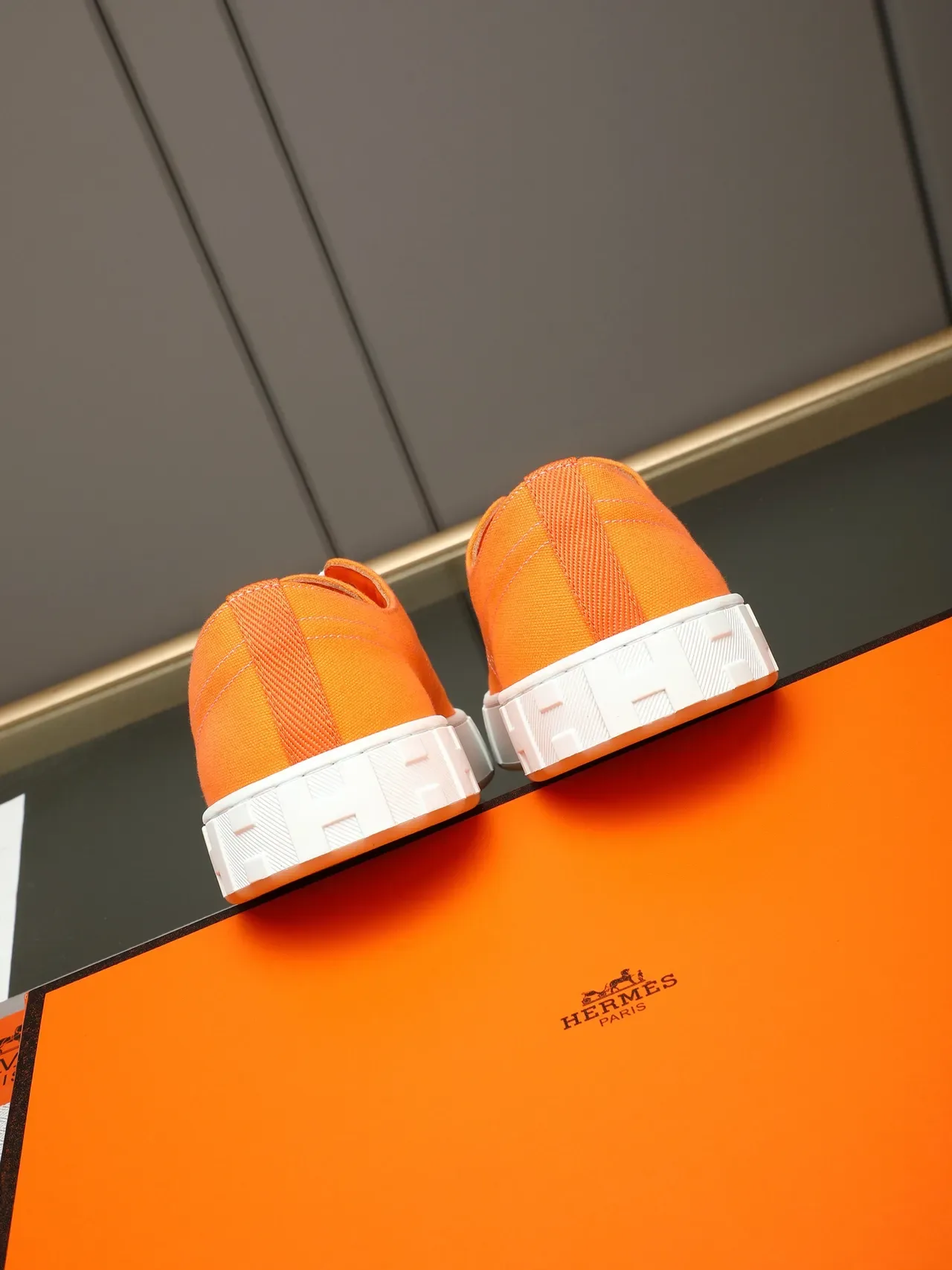Hermès 橙色帆布 H-Motif 低帮运动鞋 3
