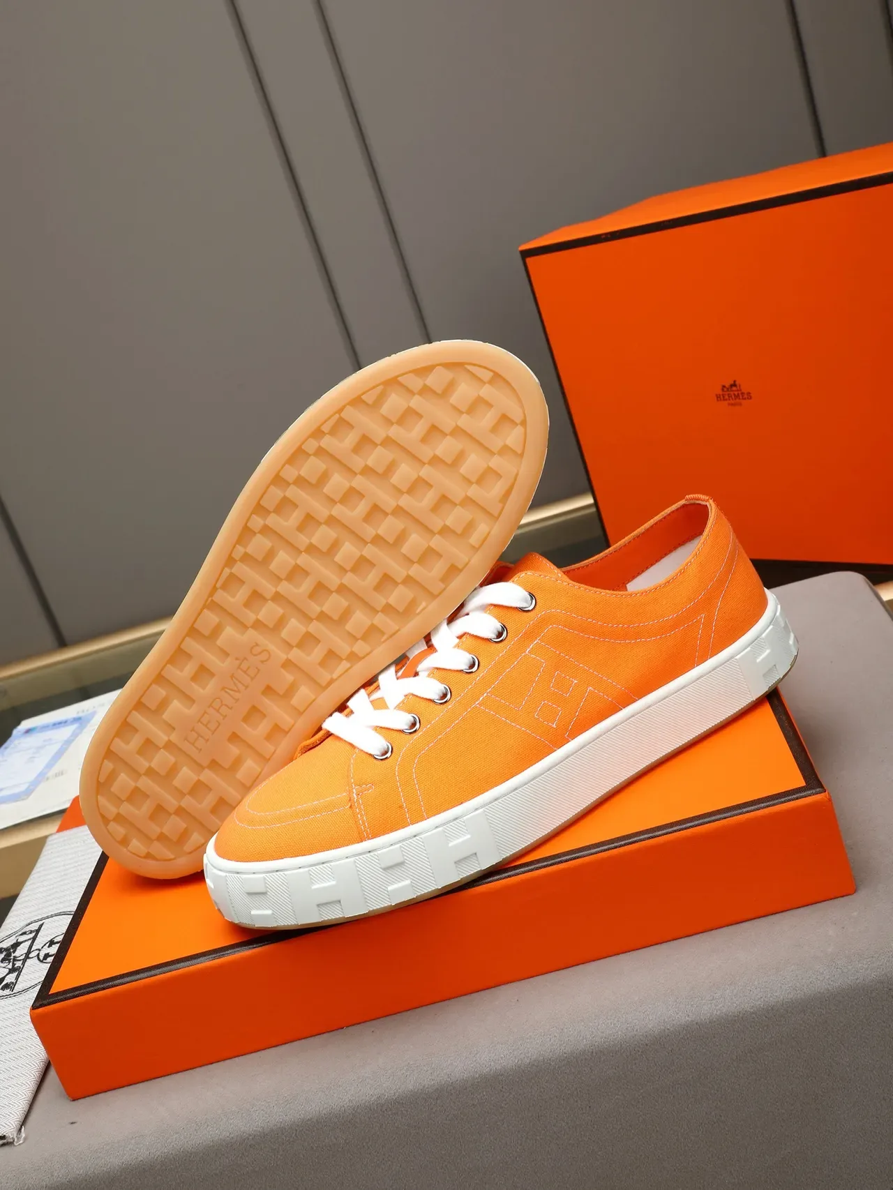 Hermès 橙色帆布 H-Motif 低帮运动鞋 4