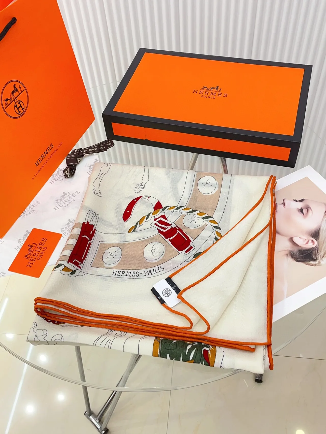 Hermès ছাপা ঘোড়সওয়ারি মোটিফ অরেঞ্জ-বর্ডারড সিল্ক স্কার্ফ 5