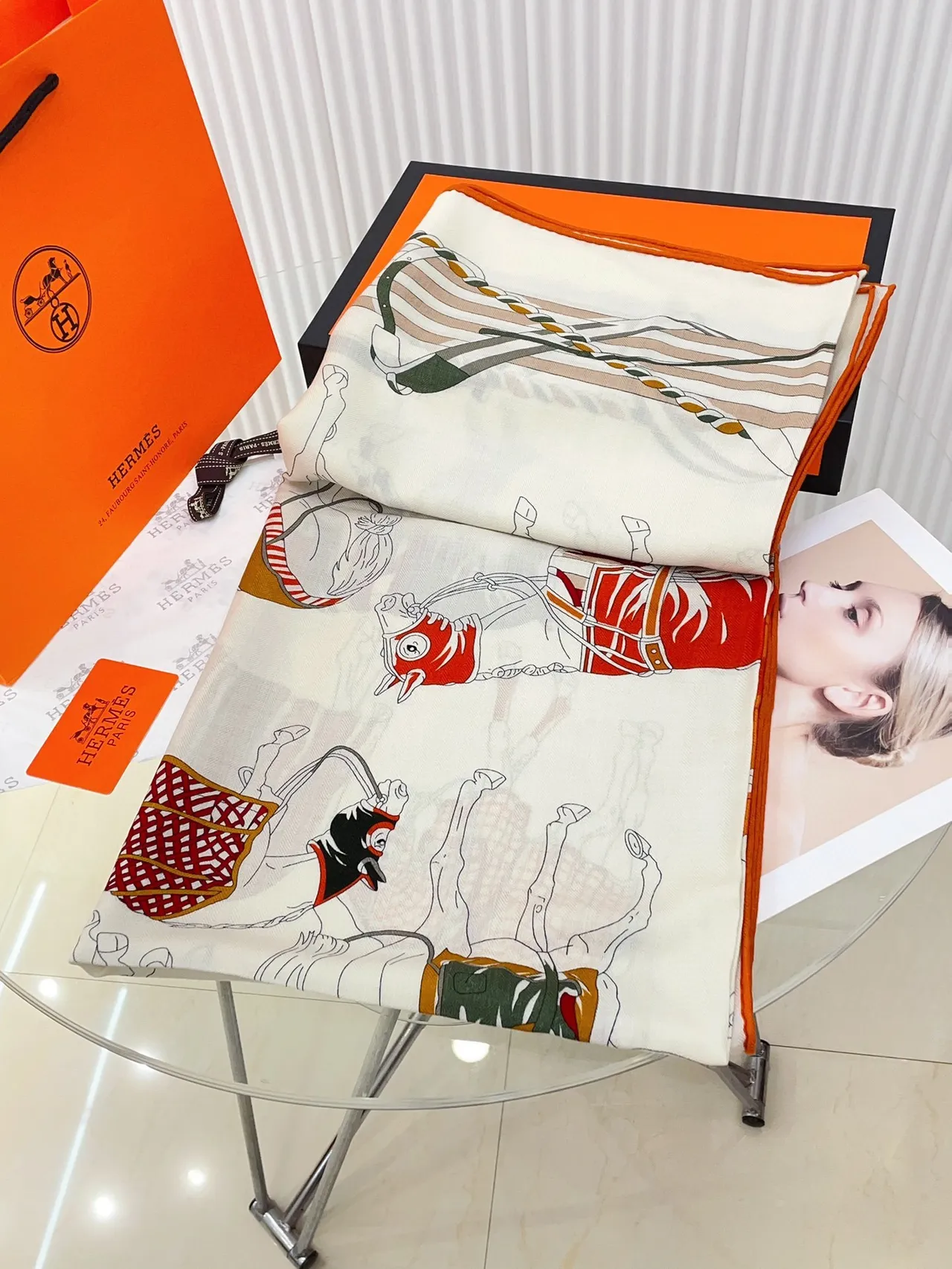 Hermès ছাপা ঘোড়সওয়ারি মোটিফ অরেঞ্জ-বর্ডারড সিল্ক স্কার্ফ 6