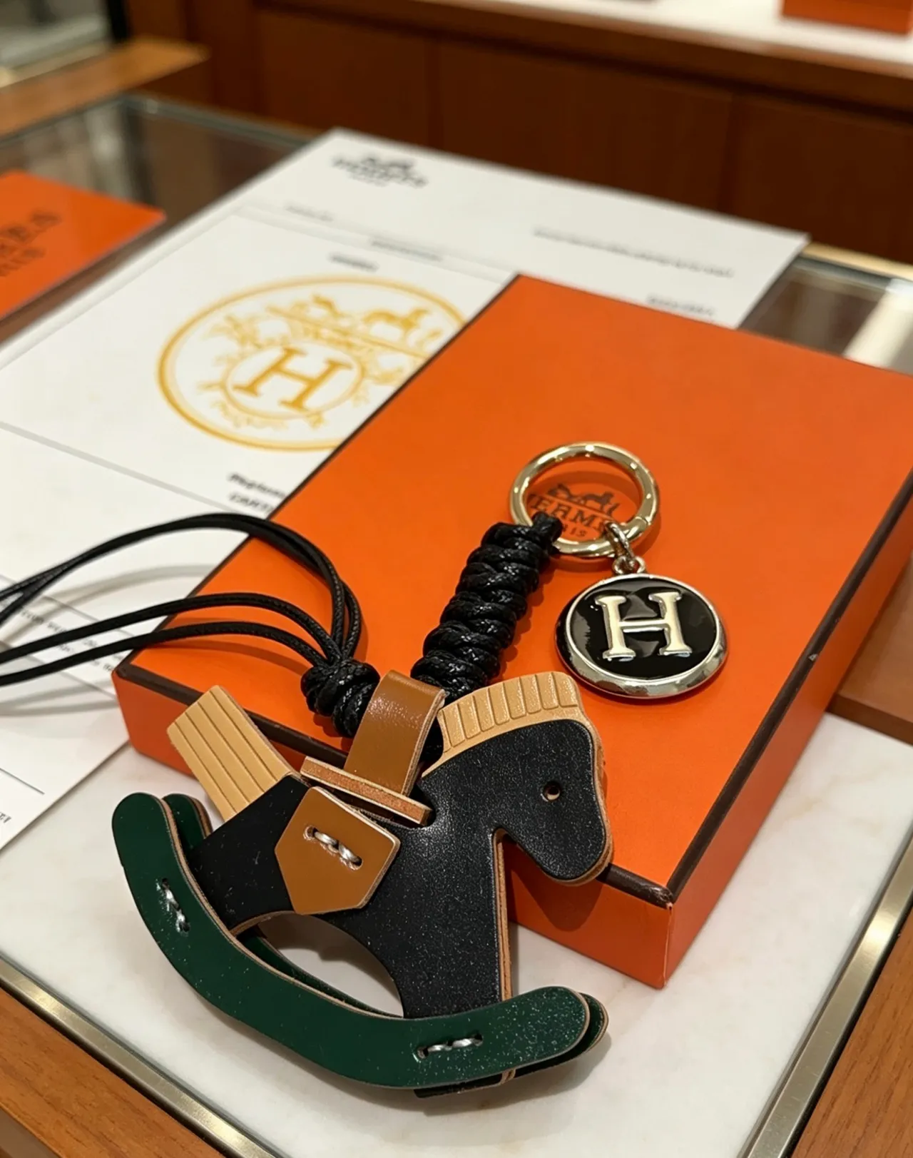 Hermès Rocker Horse কালো সবুজ দোলনামূলক আকৃতি বহুরঙ চামড়া কাঁধ থেকে ঝুলন্ত ব্যাগ 6