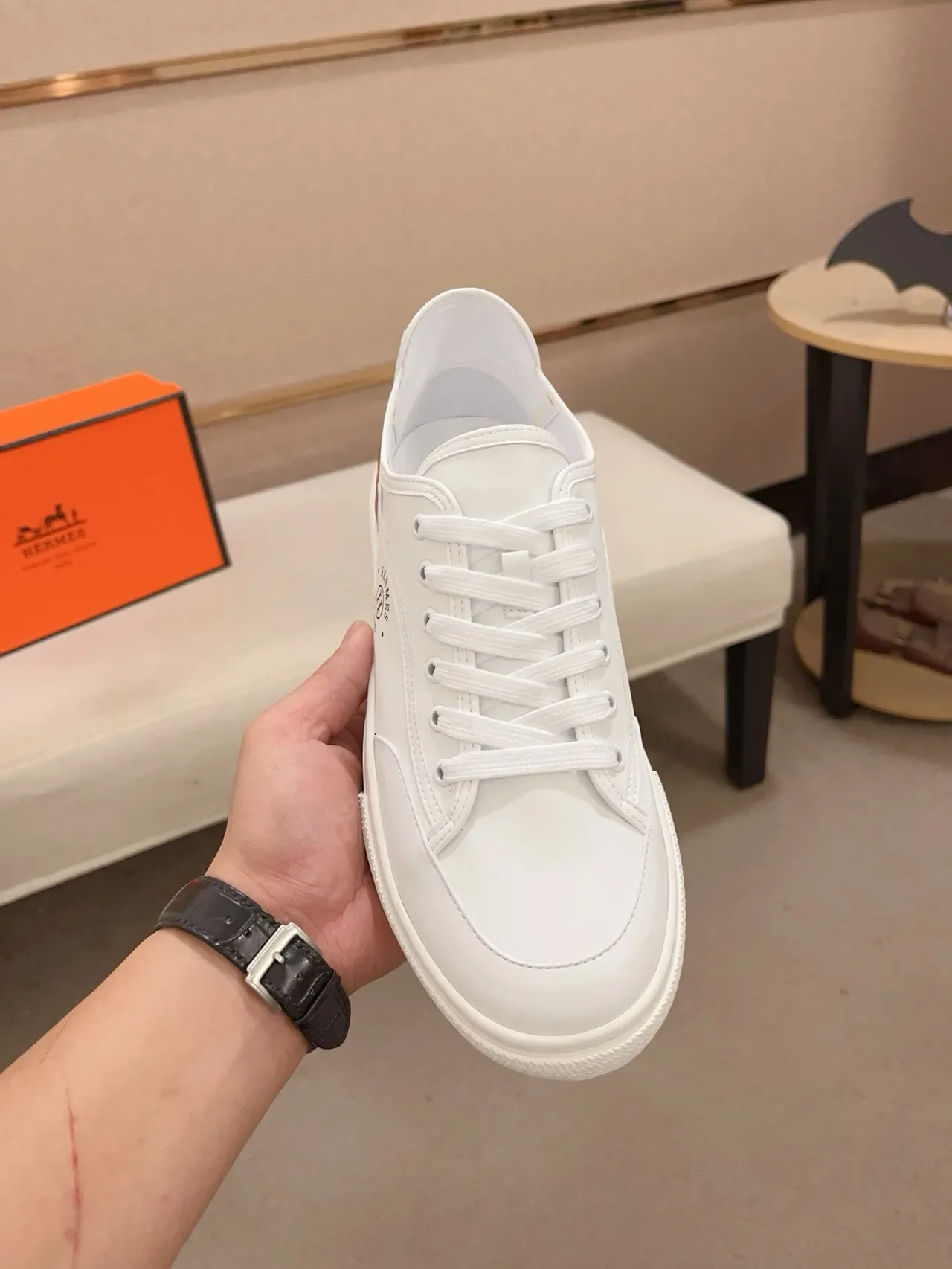 Hermès Sneakers Lifestyle de Couro Branco e Tan Low-Top 5