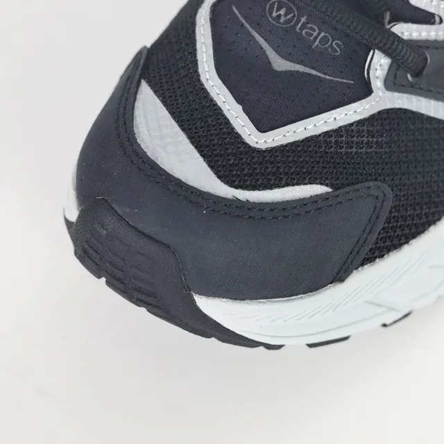 Hoka Preto Branco Sola Intermediária Grossa Esculpida Vibram Lugs Tênis de corrida 5