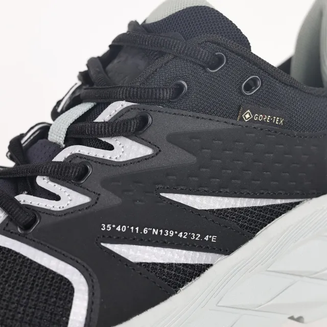 Hoka Preto Branco Sola Intermediária Grossa Esculpida Vibram Lugs Tênis de corrida 6