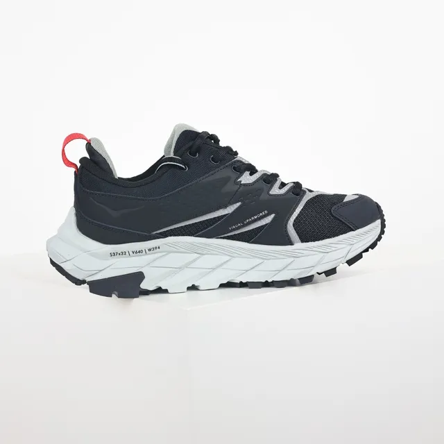 Hoka Preto Branco Sola Intermediária Grossa Esculpida Vibram Lugs Tênis de corrida 7