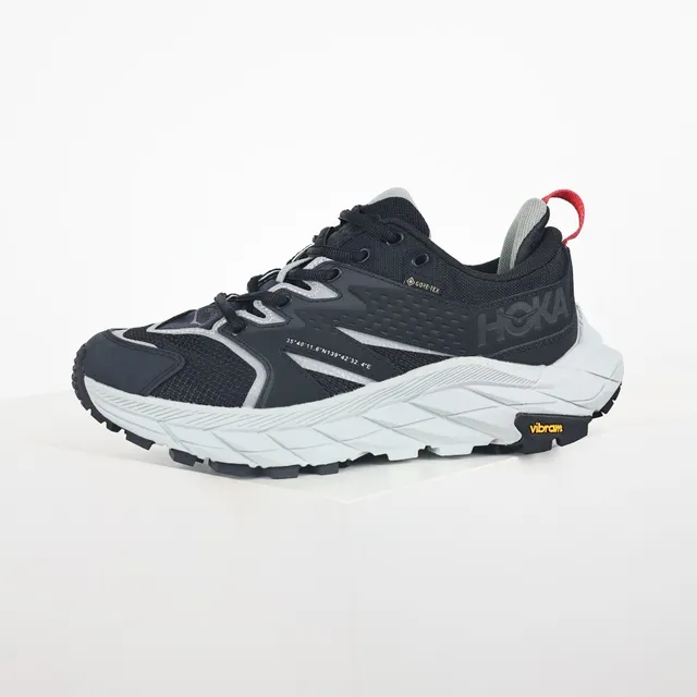 Hoka Preto Branco Sola Intermediária Grossa Esculpida Vibram Lugs Tênis de corrida 9