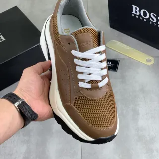 Hugo Boss বাদামি এবং সাদা চাংকি স্নিকার
