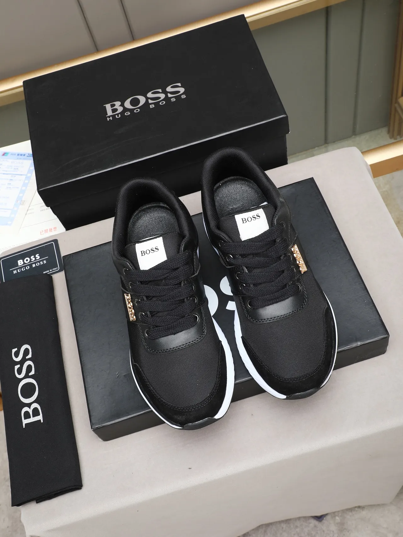 Hugo Boss Lifestyle Sneaker Preto Branco Material Misto Superior Cadarço Metálico Marcado Lifestyle Sneakers 2