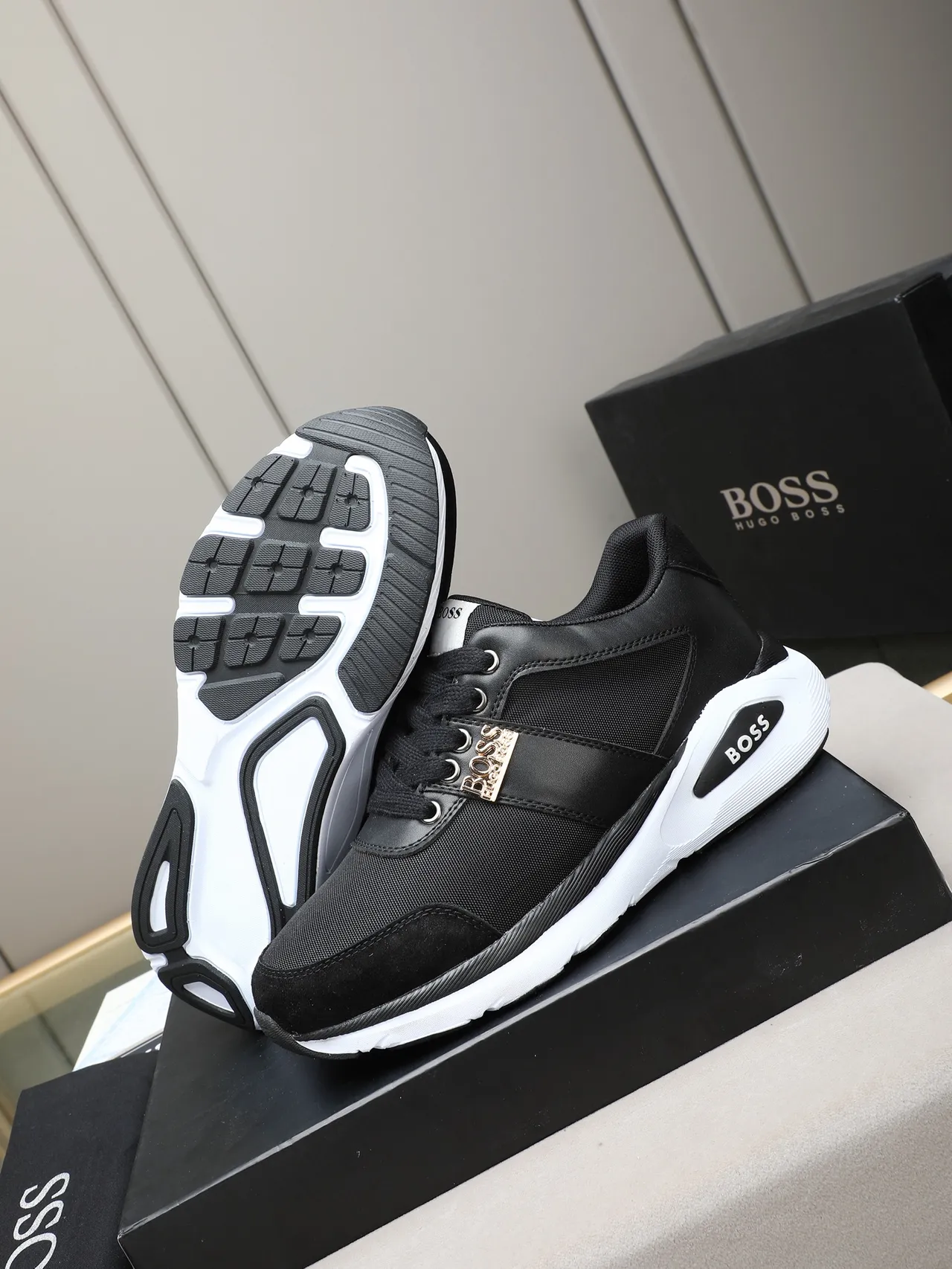 Hugo Boss Lifestyle Sneaker Preto Branco Material Misto Superior Cadarço Metálico Marcado Lifestyle Sneakers 4