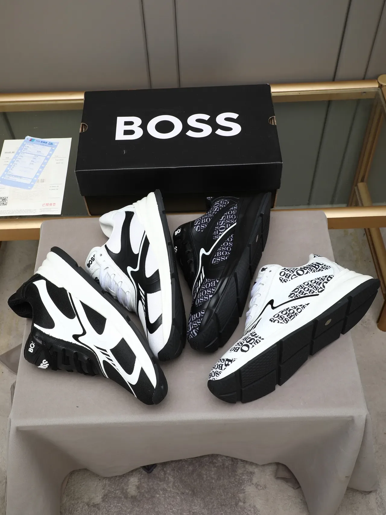 Tênis Lifestyle Hugo Boss com monograma branco 2
