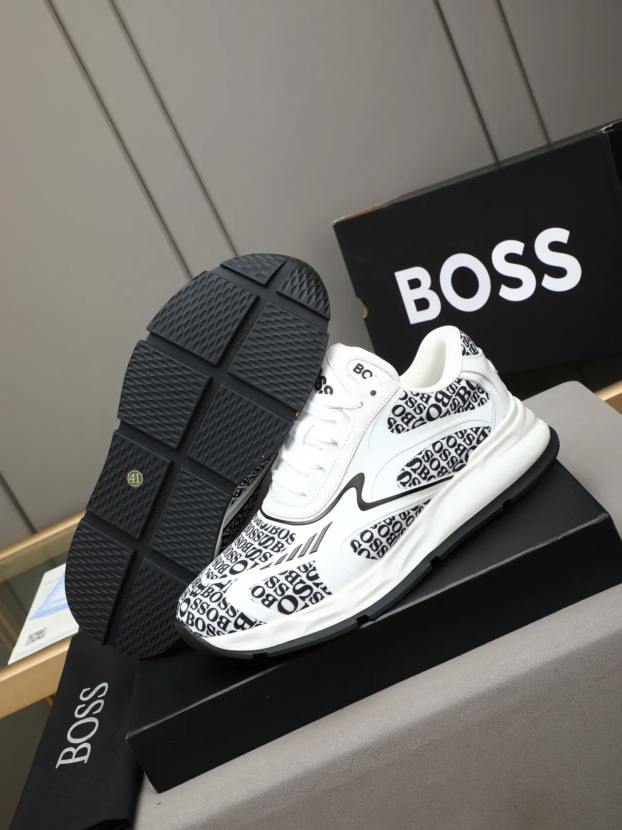 Tênis Lifestyle Hugo Boss com monograma branco 4
