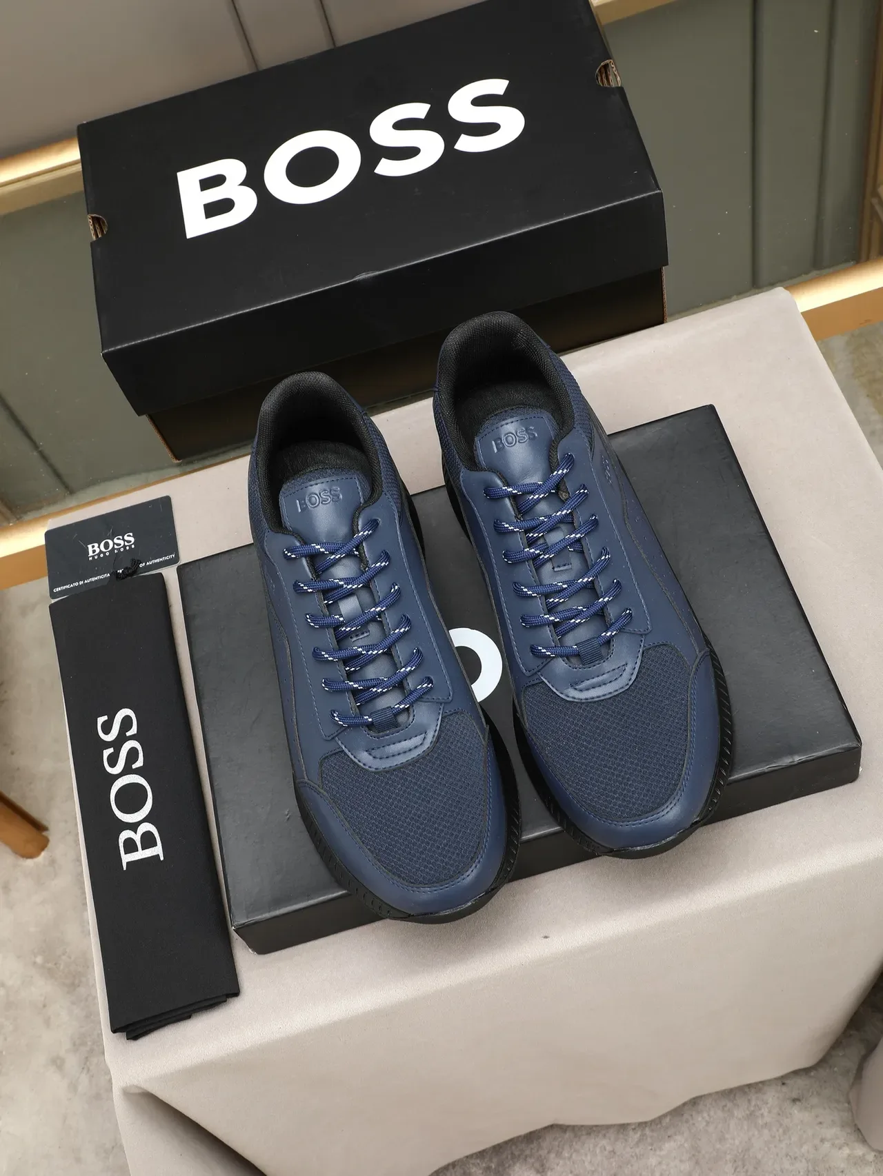 Hugo Boss Navy Sneakers Lifestyle en Cuir Perforé 2