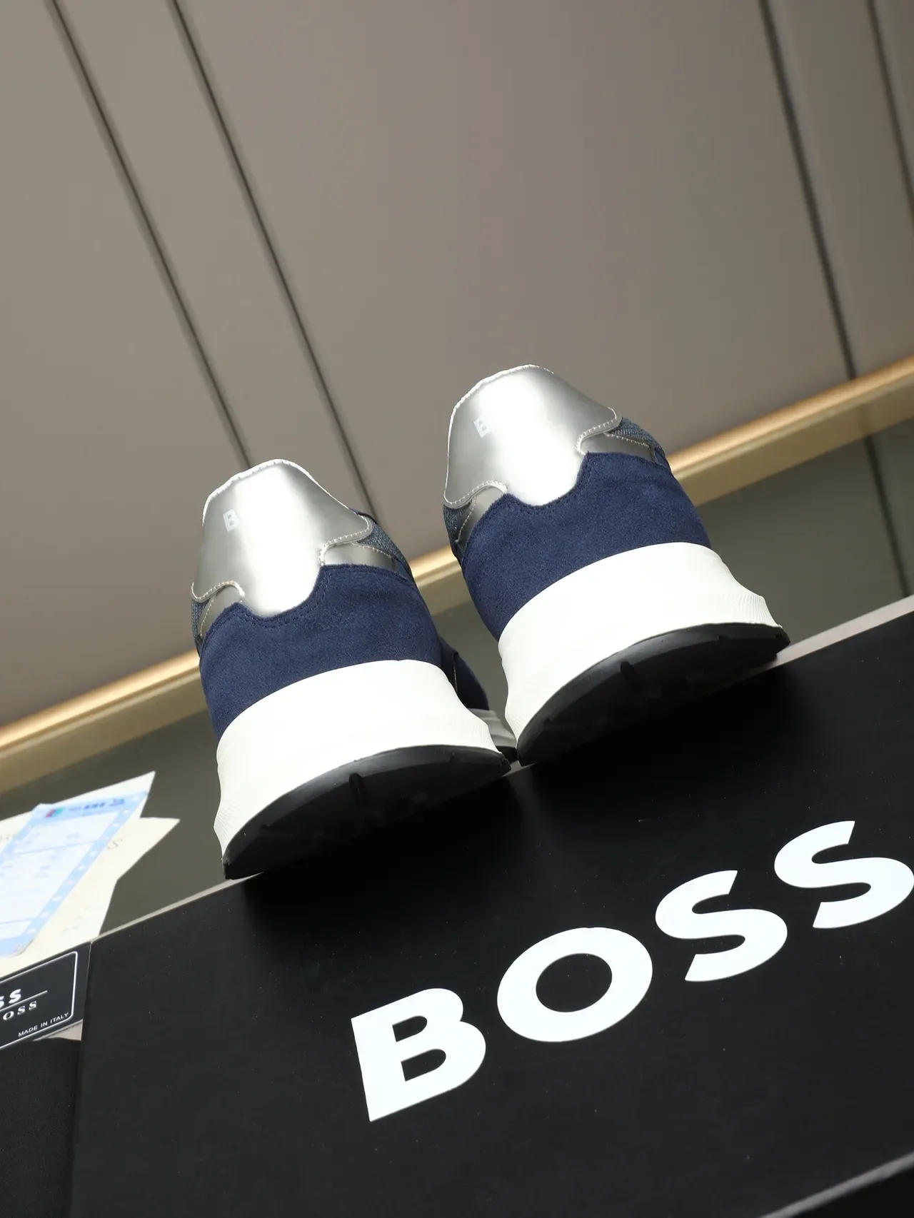 Hugo Boss Navy Silver سويد و شبكة أحذية رياضية تباين علامة الكعب 4