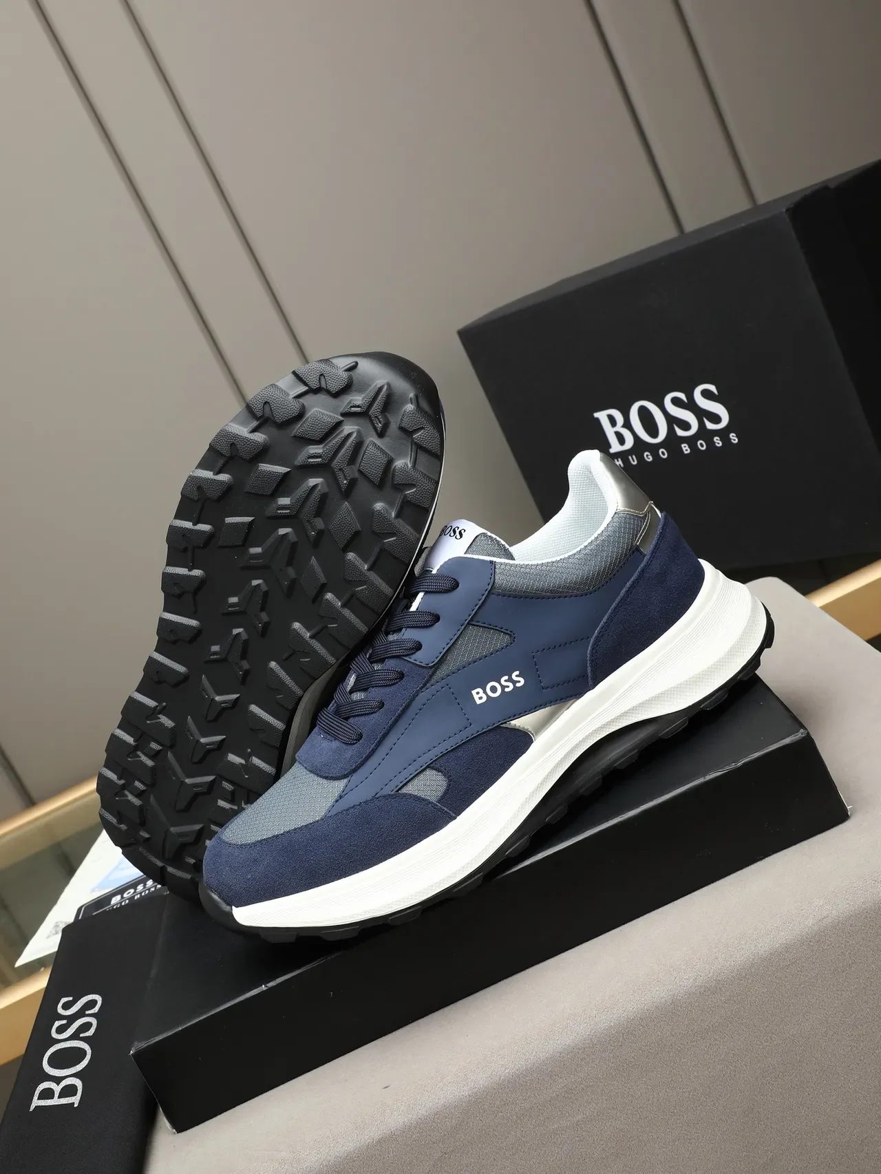 Hugo Boss Navy Silver سويد و شبكة أحذية رياضية تباين علامة الكعب 5