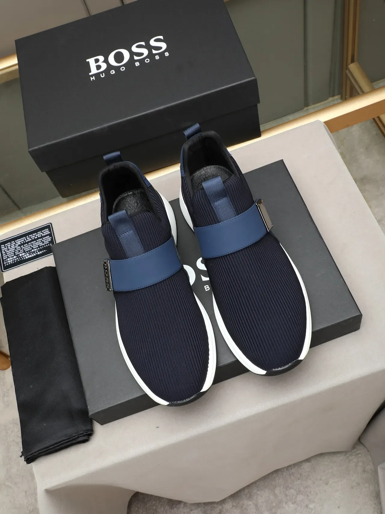 Hugo Boss 海军白针织鞋面生活方式运动鞋 2