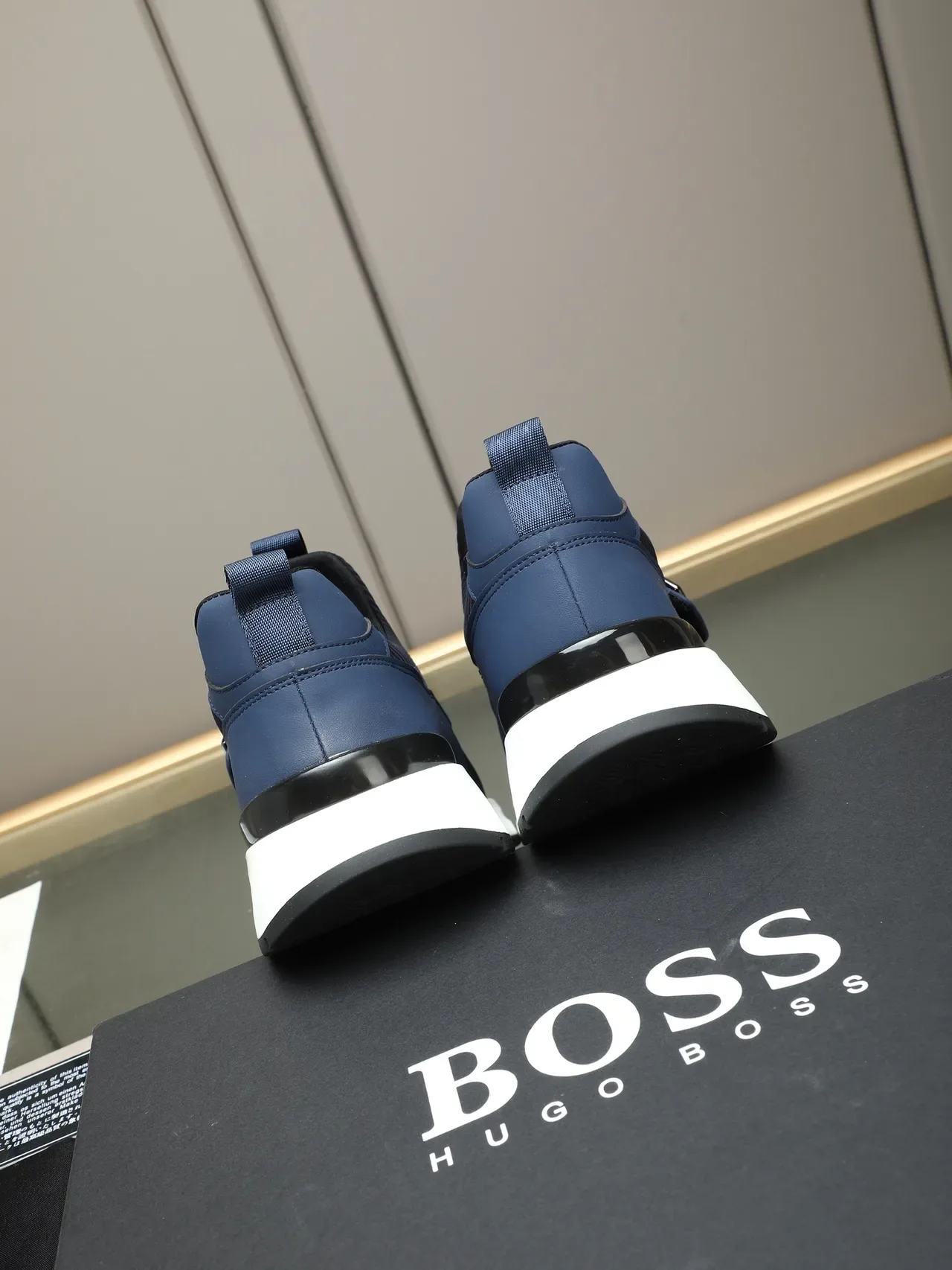 Hugo Boss 海军白针织鞋面生活方式运动鞋 3
