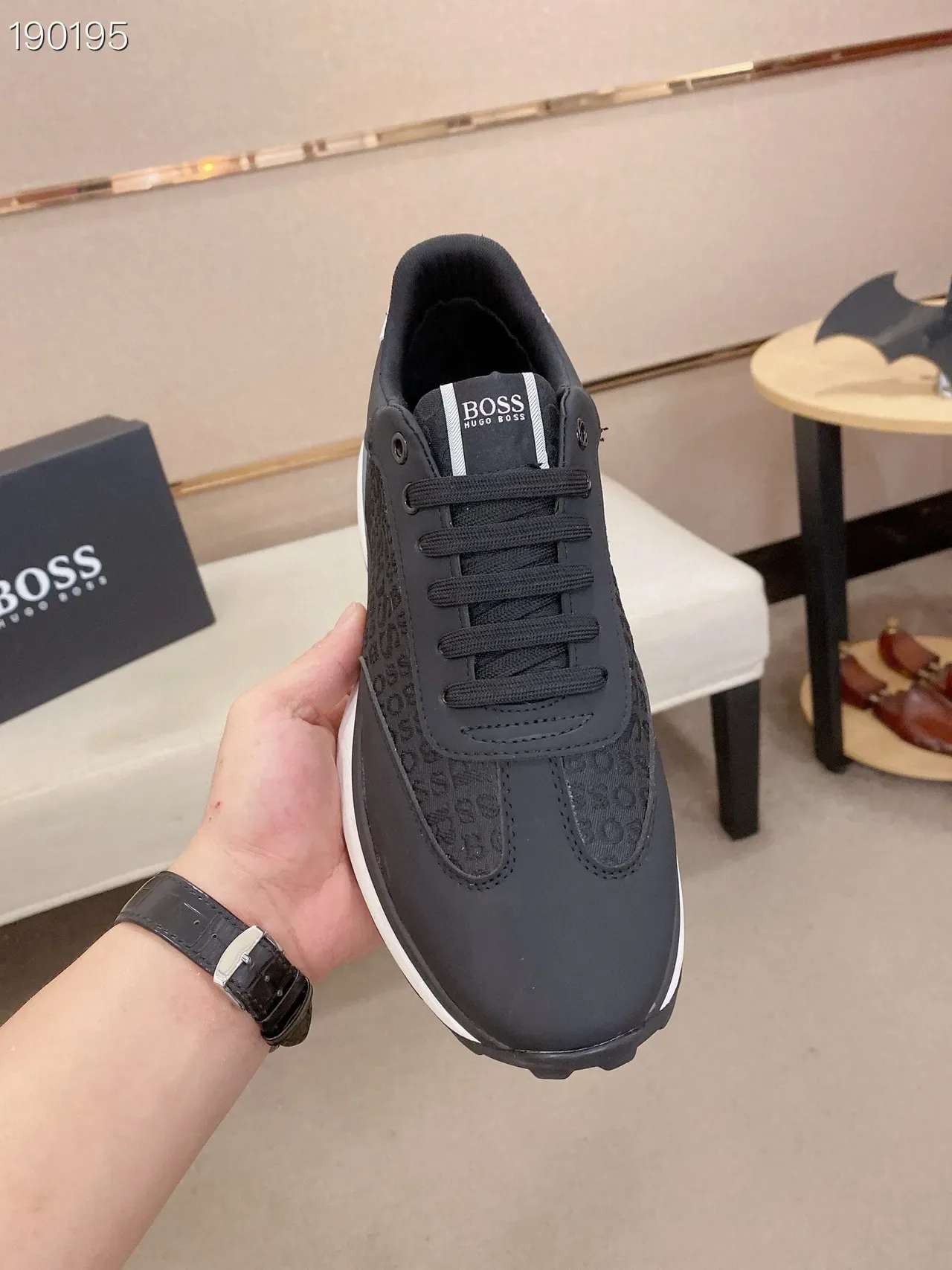 Hugo Boss Runner أسود أبيض مطبوع حرفي نمط حياة سنيكر 4