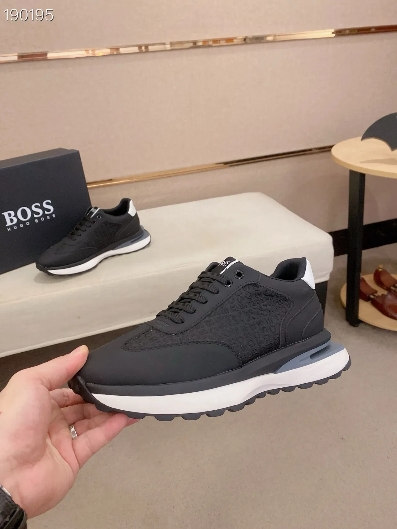 Hugo Boss Runner أسود أبيض مطبوع حرفي نمط حياة سنيكر 5