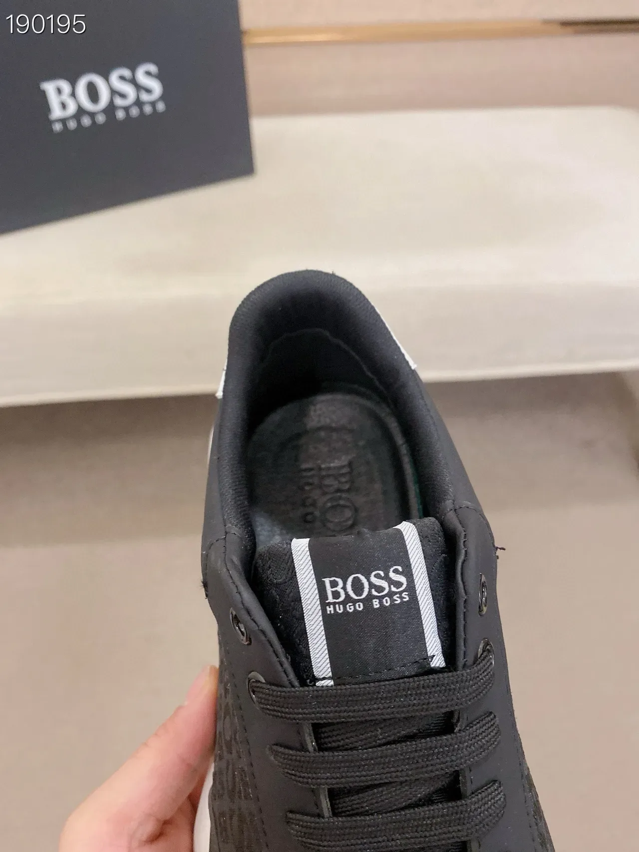 Hugo Boss Runner أسود أبيض مطبوع حرفي نمط حياة سنيكر 8