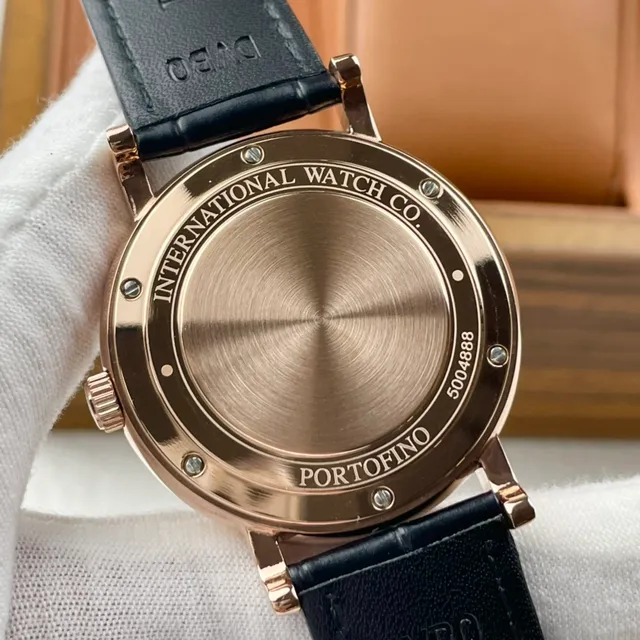 IWC पोरतगिज़र ऑटोमैटिक सफेद डायल गुलाबी सोने का केस गहरी नीली ऐलीगेटर पट्टी यांत्रिक घड़ी 6