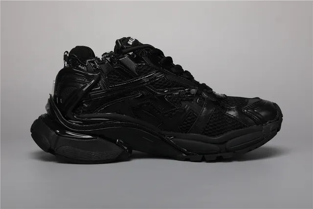 Kith Runner মোনোক্রোম ব্ল্যাক চাঙ্কি স্নিকার্স 8