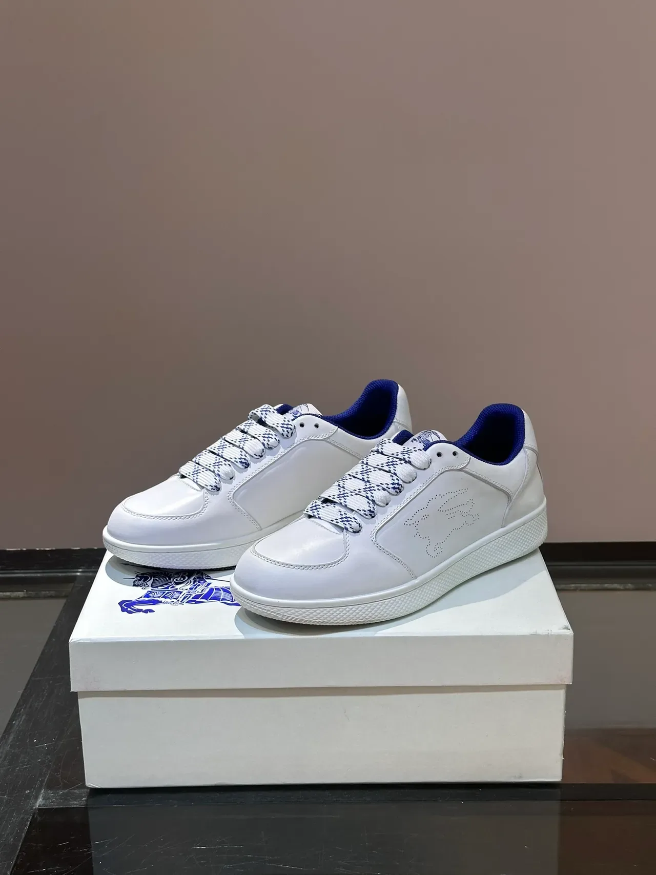 Lacoste White Blue Perforated Crocodile Logo Smooth Leather Upper Lifestyle Sneakers 5