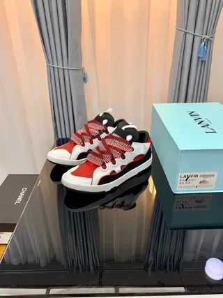 Lanvin Tênis lifestyle vermelho e preto com upper em múltiplos painéis estratificados e sola intermediária sculptada branca 5