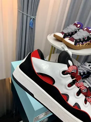 Lanvin Tênis lifestyle vermelho e preto com upper em múltiplos painéis estratificados e sola intermediária sculptada branca 6