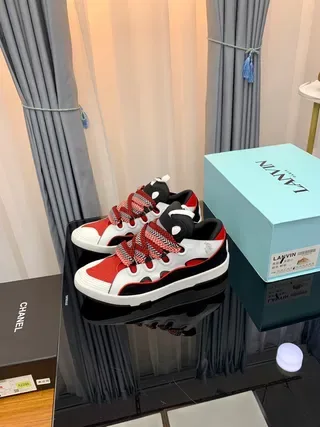 Lanvin Tênis lifestyle vermelho e preto com upper em múltiplos painéis estratificados e sola intermediária sculptada branca 7