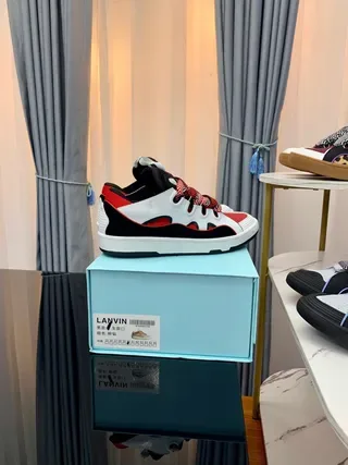 Lanvin Tênis lifestyle vermelho e preto com upper em múltiplos painéis estratificados e sola intermediária sculptada branca 8