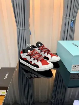 Lanvin Tênis lifestyle vermelho e preto com upper em múltiplos painéis estratificados e sola intermediária sculptada branca 9