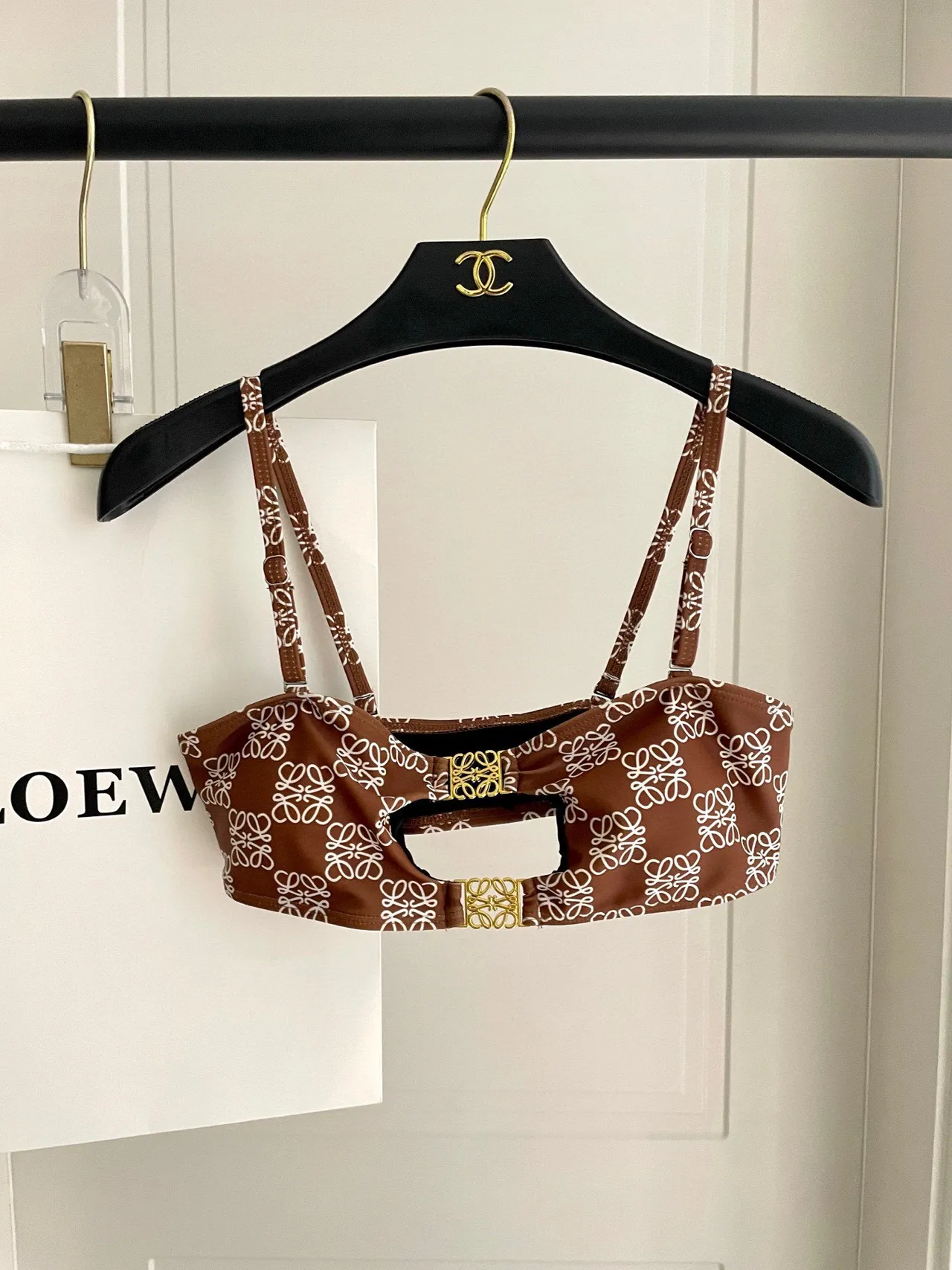 Loewe Anagram বাদামি সাদা বাস্টিয়ার স্টাইল ভেস্ট টপ 10