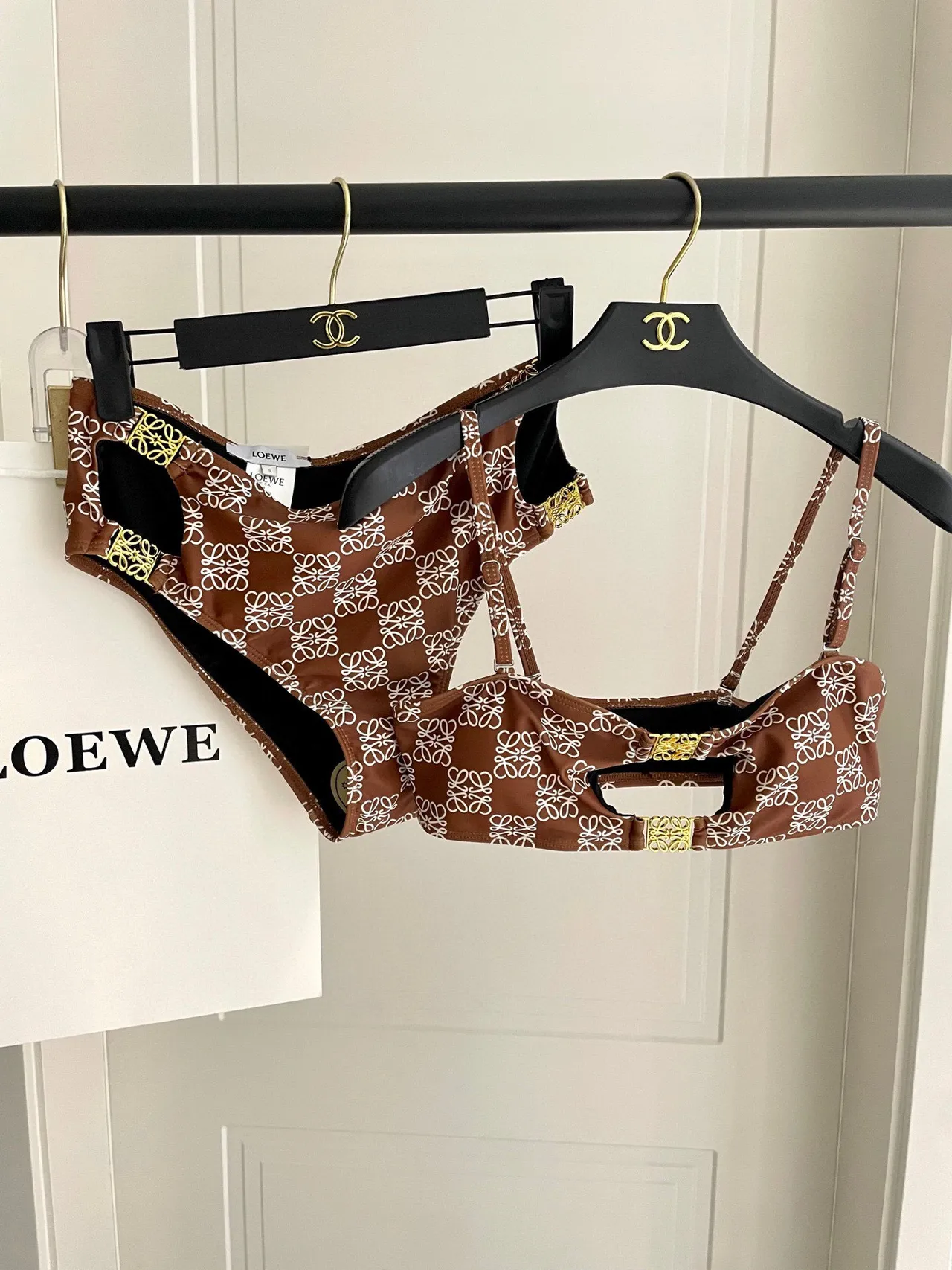 Loewe Anagram বাদামি সাদা বাস্টিয়ার স্টাইল ভেস্ট টপ 7