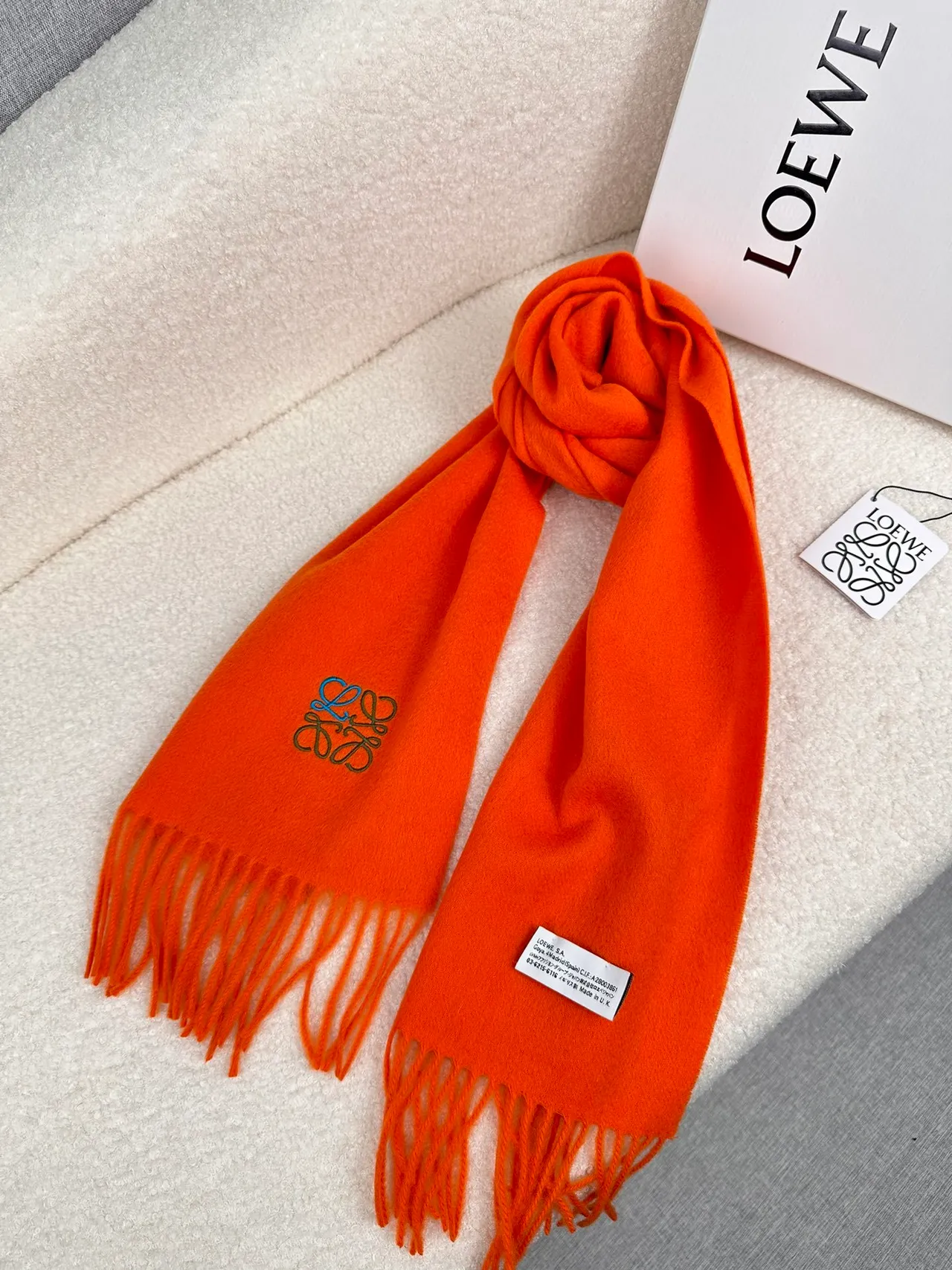 Loewe Anagram bufanda cachemir bordada naranja 2