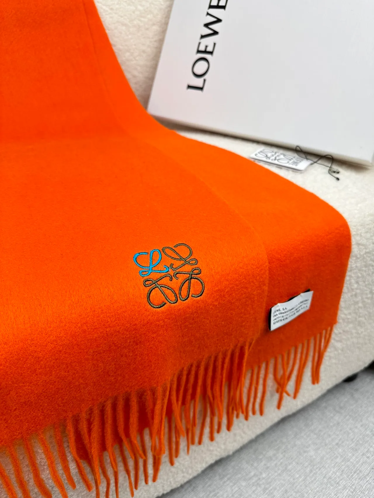 Loewe Anagram bufanda cachemir bordada naranja 3