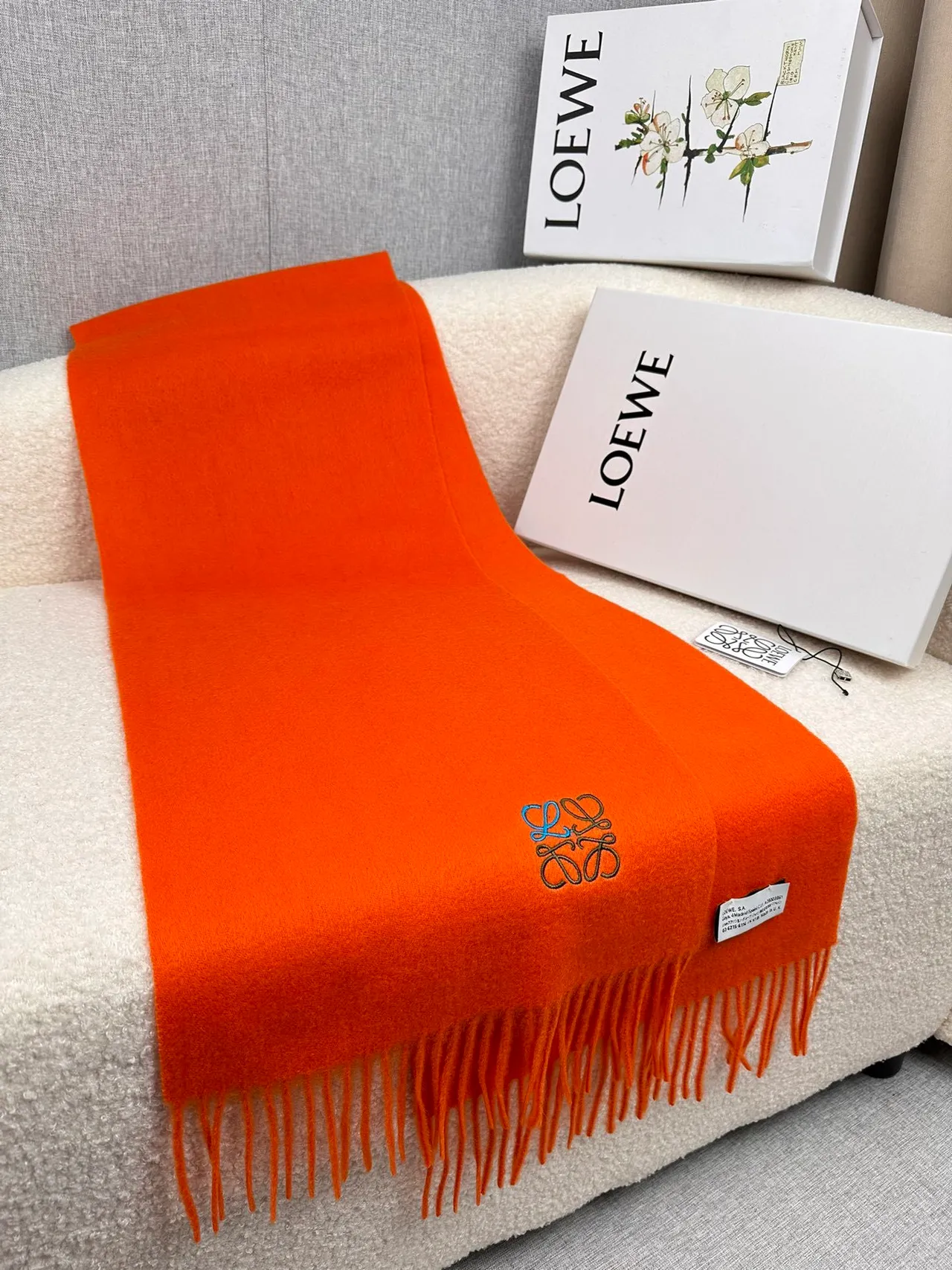 Loewe Anagram bufanda cachemir bordada naranja 4