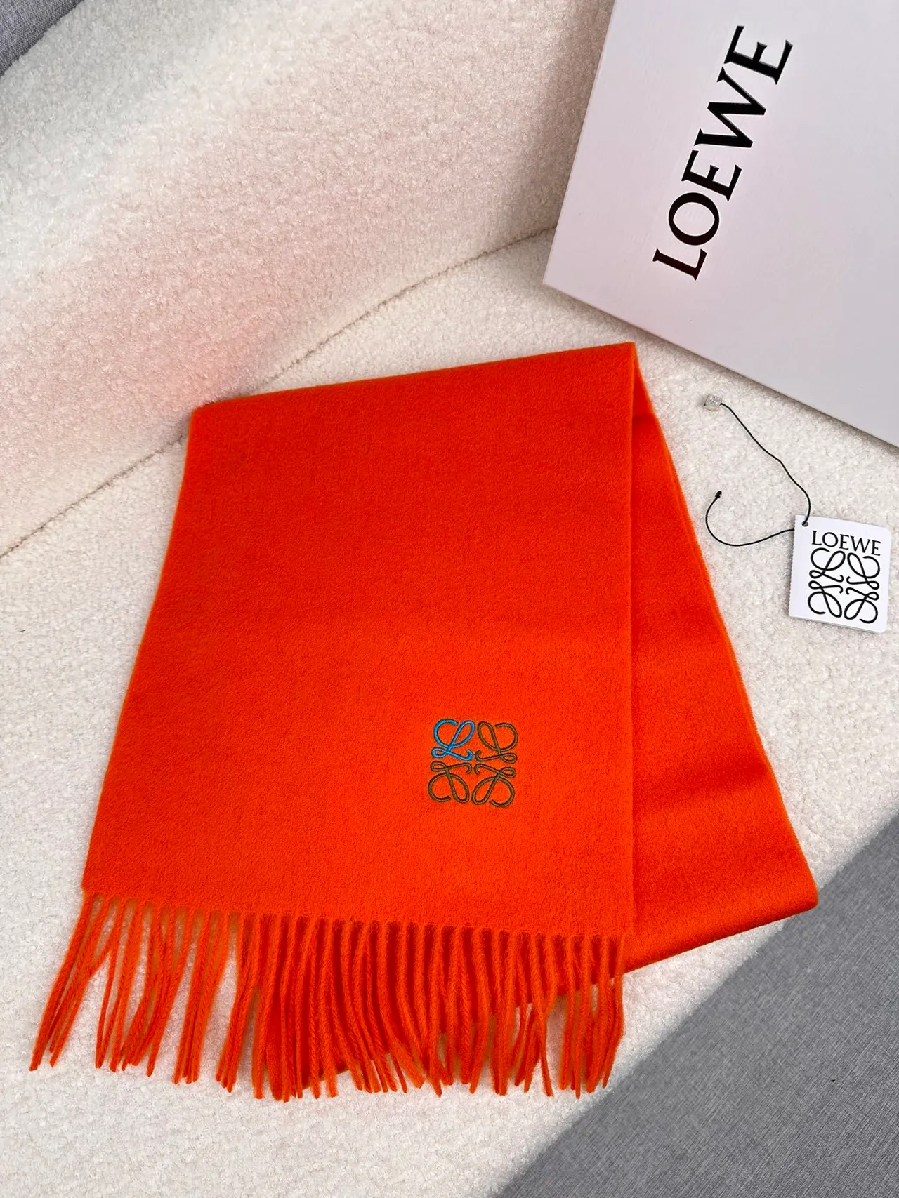 Loewe Anagram bufanda cachemir bordada naranja 7