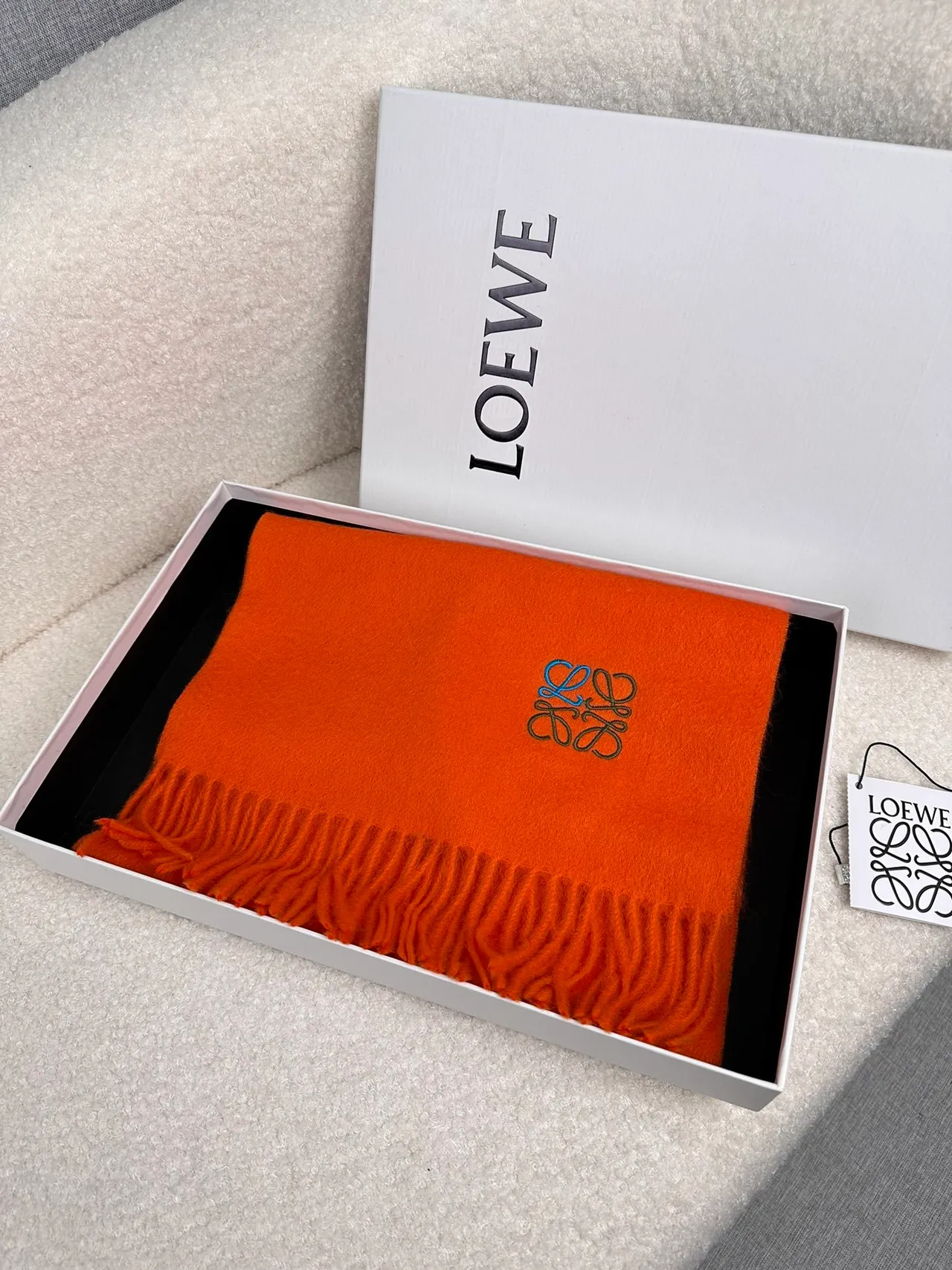 Loewe Anagram bufanda cachemir bordada naranja 8
