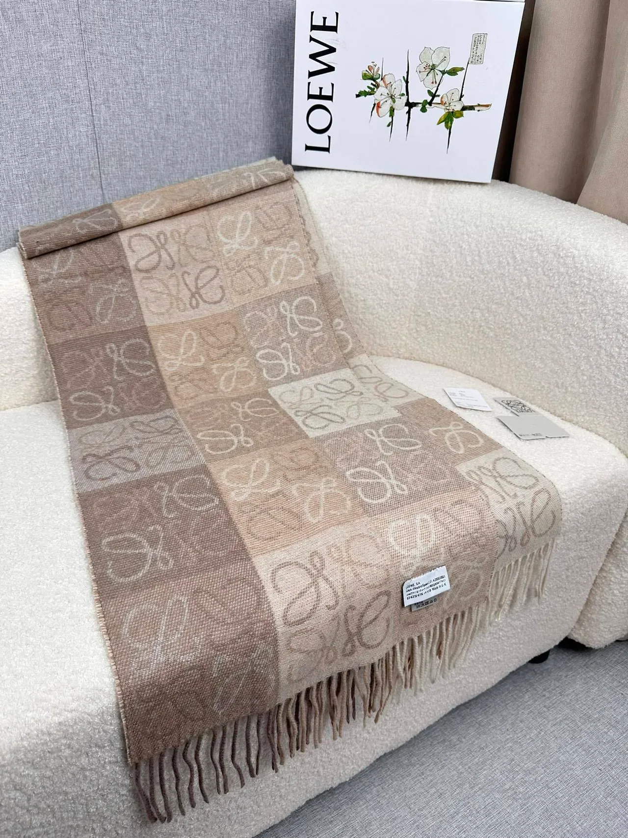Loeve Anagram Monogram Bufanda Tonal Beige de Cachemira 7