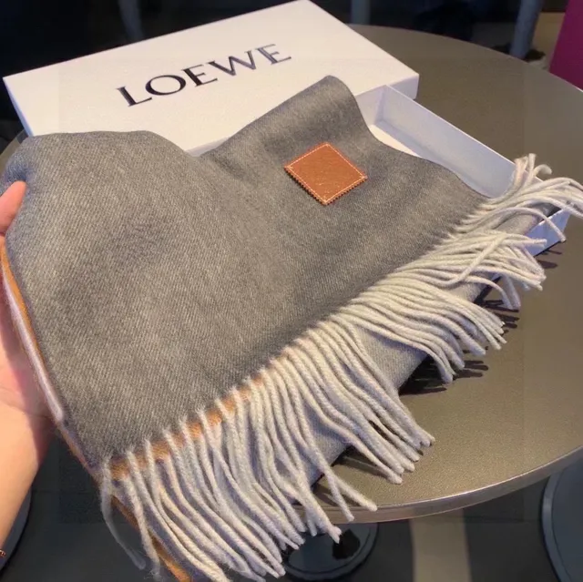 Loewe Anagram Bufanda Gris Beige Tejido Blend Bordes con Flecos Bufanda de Cachemira 5